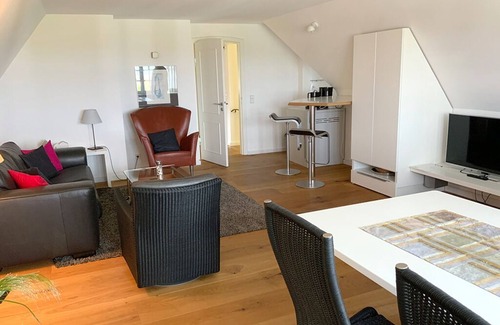 Rantum Apartment | Thatched holiday home, direct view of the Wadden Sea, with a large garden