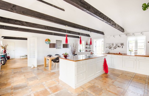 Udsholt Other | Thatched house of 200 m². 1 km from the beach. Campfire place and large lawn.