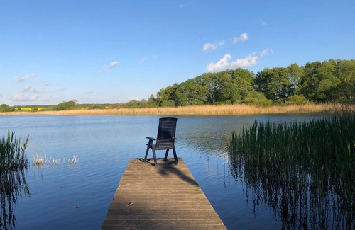 Rodlin Cottage | Thatched house on the lake with jetty, boat, fireplace and sauna