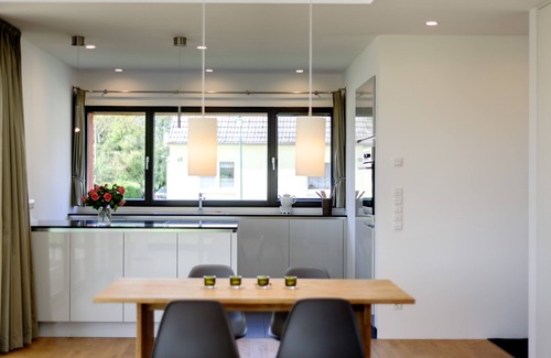 Putbus House | Thatched roof meets modernity, lake view; sauna, garden and much more.