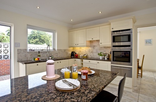 Torquay Cottage | Thatcher's Rock Heights