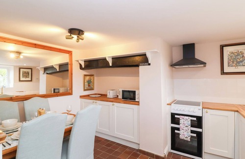Sherborne Cottage | THATCHERS END, character holiday cottage, with a garden in Sherborne