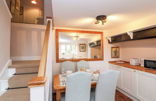 Sherborne Cottage | THATCHERS END, character holiday cottage, with a garden in Sherborne