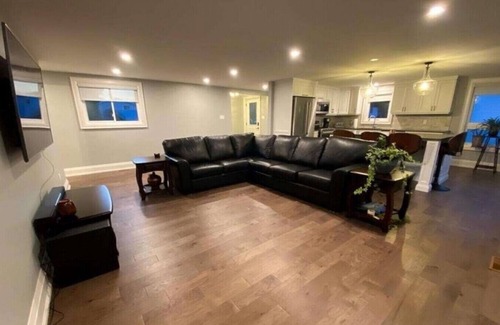 Selwyn Cottage | Thaya Cottage · Chemong Lake