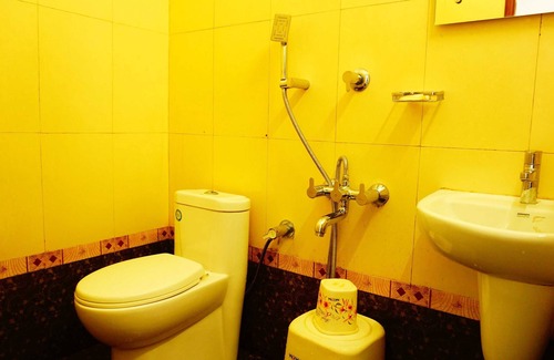 Edapalli Hotel | Thayamkery's Royal inn
