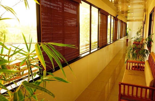 Edapalli Hotel | Thayamkery's Royal inn