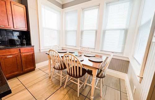 Niagara Falls House | THE 1023 With Private Yard & Parking, Near Falls & Casino by Niagara Hospitality