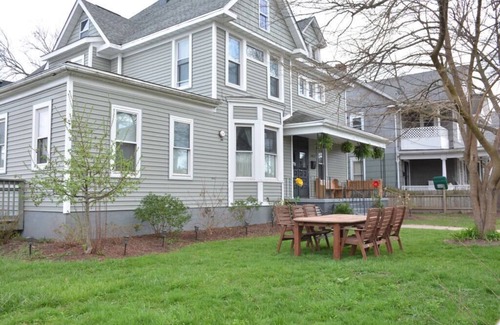 Niagara Falls House | THE 1023 With Private Yard & Parking, Near Falls & Casino by Niagara Hospitality