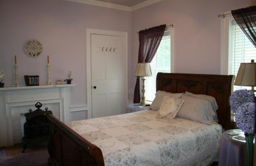 Dundee Bed & Breakfast | The 1819 Red Brick Inn