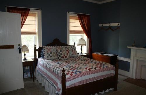 Dundee Bed & Breakfast | The 1819 Red Brick Inn