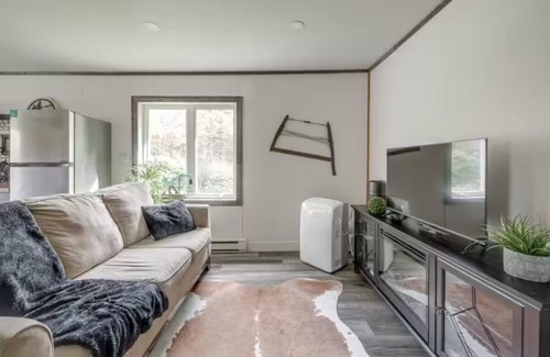 Saint-Raymond Cottage | The 1837: Your cozy, pet-friendly escape in the heart of nature