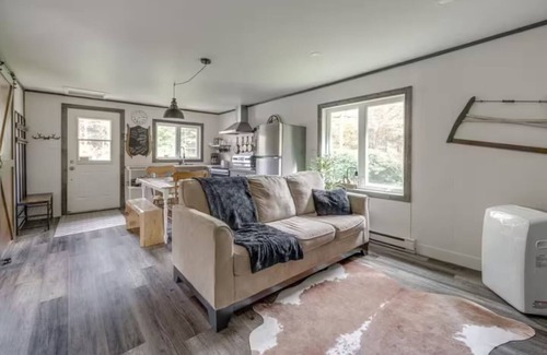 Saint-Raymond Cottage | The 1837: Your cozy, pet-friendly escape in the heart of nature