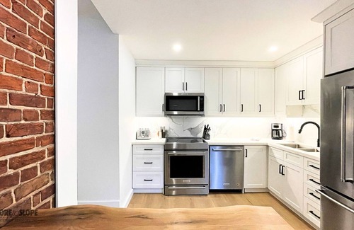 Collingwood House | The 1883 Century Hotel Suite