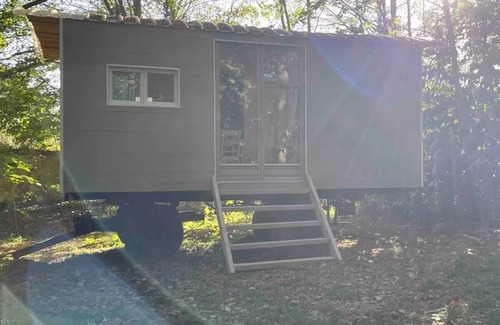 La Ferte-Gaucher Cabin | The 1900s manor house trailer