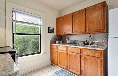 Fayetteville Apartment | The 1925 - Monthly Rental - Walk Everywhere!