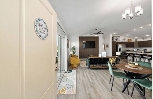Okahumpka Villa | The 19th Hole Getaway*Pet Friendly Villa w/Golf Cart, Bikes and Putting Green!