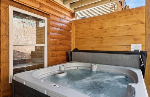 Pigeon Forge House | The 3 Bears is a newly built 3 Bedroom Cabin only 3 minutes from the Parkway!