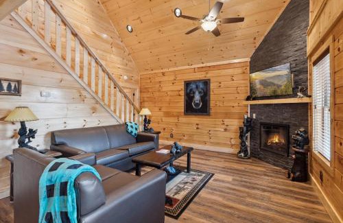 Pigeon Forge House | The 3 Bears is a newly built 3 Bedroom Cabin only 3 minutes from the Parkway!