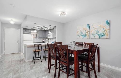 Brownsville Condo | The 3 Queen Modern by 802 & Paredes
