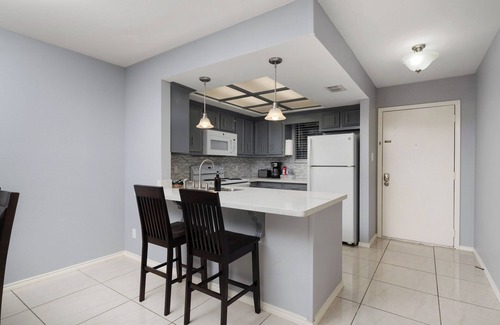 Brownsville Condo | The 3 Queen Suite by 802 & Paredes