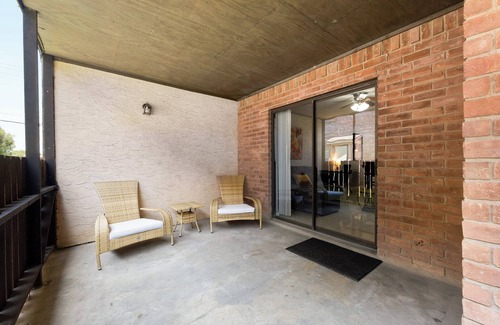 Brownsville Condo | The 3 Queen Suite by 802 & Paredes
