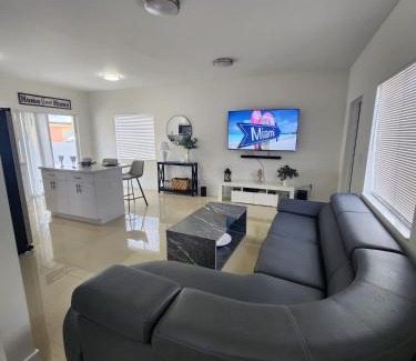 Gladeview House | The 305