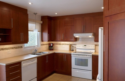 Saint-Eustache House | The 4-bedroom confo bungalow, close to all amenities