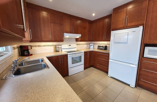 Saint-Eustache House | The 4-bedroom confo bungalow, close to all amenities