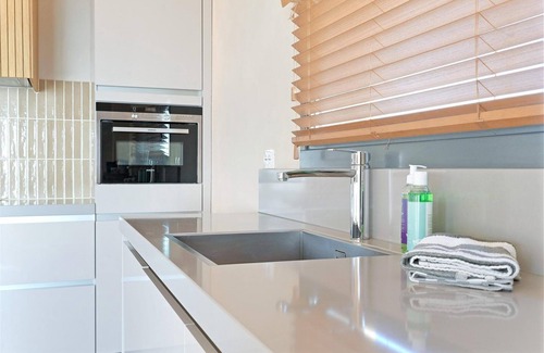 Ouddorp House | The 4-person Villa Super VIP features a luxurious and comfortably furnished interior with a direct waterfront location, various terraces offering unobstructed views over the water.
