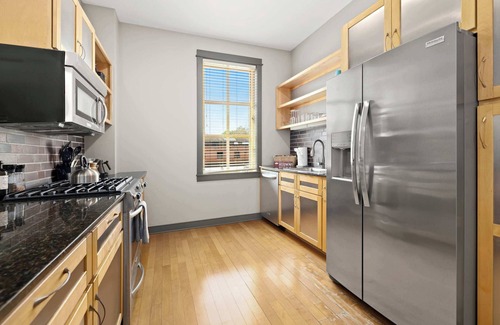 Fayetteville Condo | The 411 - Condo on Dickson St - Walk to UofA