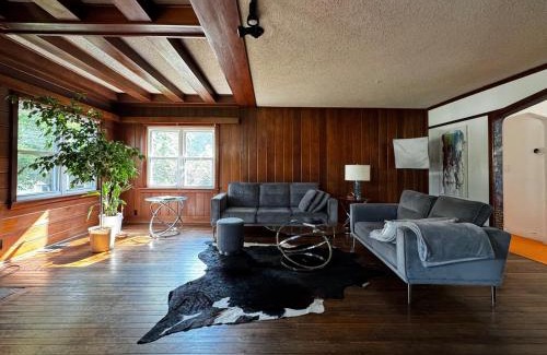 Gladstone House | The 420 House