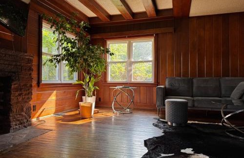 Gladstone House | The 420 House