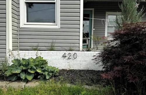 Gladstone House | The 420 House