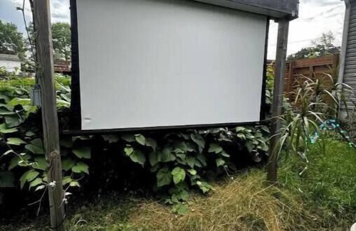 Gladstone House | The 420 House