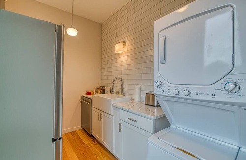 Burns Park Apartment | The 4M Favorite House - Stunning & Spotless Studio Apt (#2)