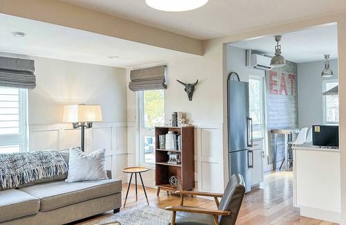 Burns Park Apartment | The 4M Favorite House - Stunning & Spotless 2-Bed Apt (#3)