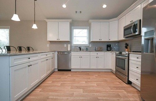 Commerce House | The 55th Cottage Close to Outlet Shops!