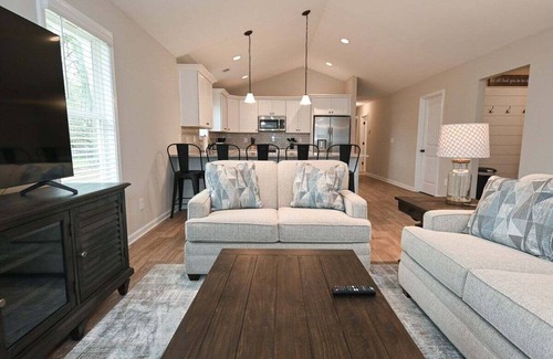 Commerce House | The 55th Cottage Close to Outlet Shops!