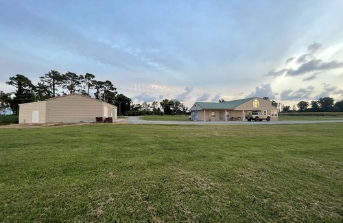 Fairfield House | The 784 LodgenHyde County Outdoorsman Retreat