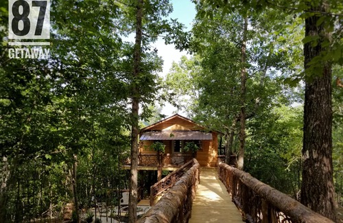 Newnata Cabin | The 87Getaway Secluded Treehouse Escape