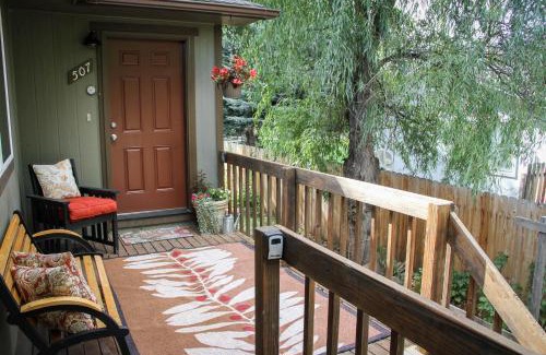Carbondale House | The 8th Street Retreat