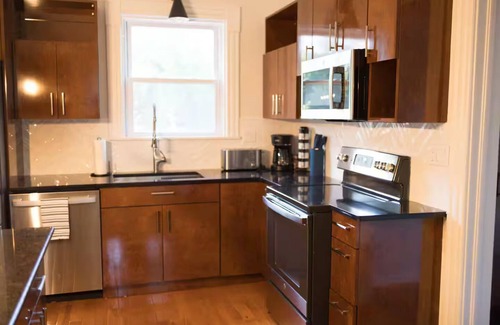 Lyndhurst House | The Abigail House