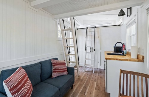 Gadsden Cottage | The Abmner at River Rocks Landing