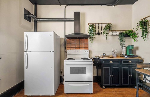 Drumheller Apartment | The Accountant | Sleeps 2 Guests | DT Drumheller |