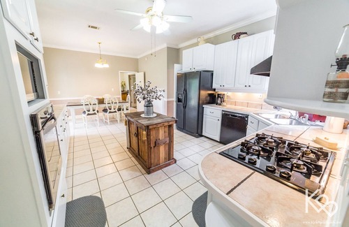 Ramer House | The Ada Estate Home at Kick Back Ranch & Event Center, 8br 4.5bth, Accom. 20