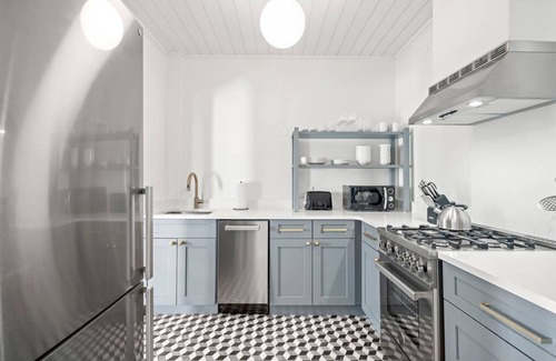 Hyde Park Apartment | The Adaline 2 Beautiful Hyde Park 1BR Suite