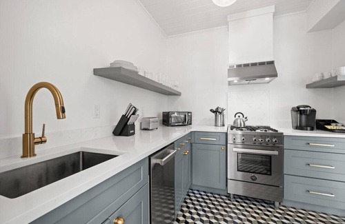 Hyde Park Apartment | The Adaline #7 - Luxury Second Floor Bayshore Apt!