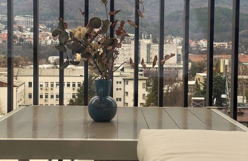 Centar Apartment | The Address Central Luxury New Apartment, Parking, Workstation, & Ps5