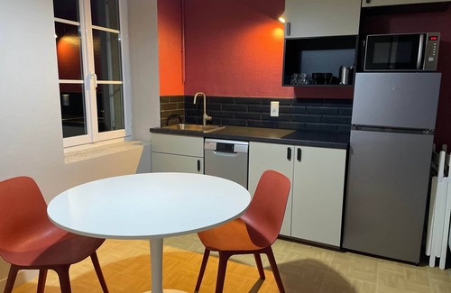 Vendresse House | The Adelaide Boudoir, Charmant gîte avec lit king size et accès PMR