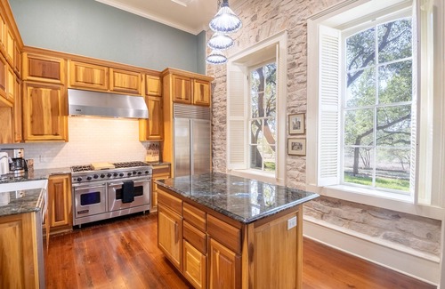 Lampasas House | The Adelphia: Historic Ranch Estate with Guest Cottage on 18 Acres